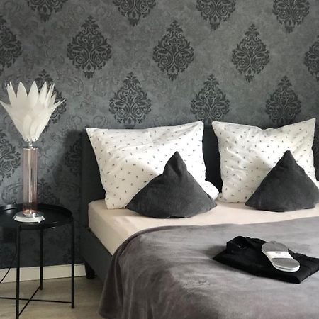 Body Kult Loft - Modernes Appartement Mit 2 Separaten Schlafzimmern Zwickau Eksteriør billede